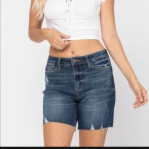 Judy Blue Mid-Thigh High Rise Shorts